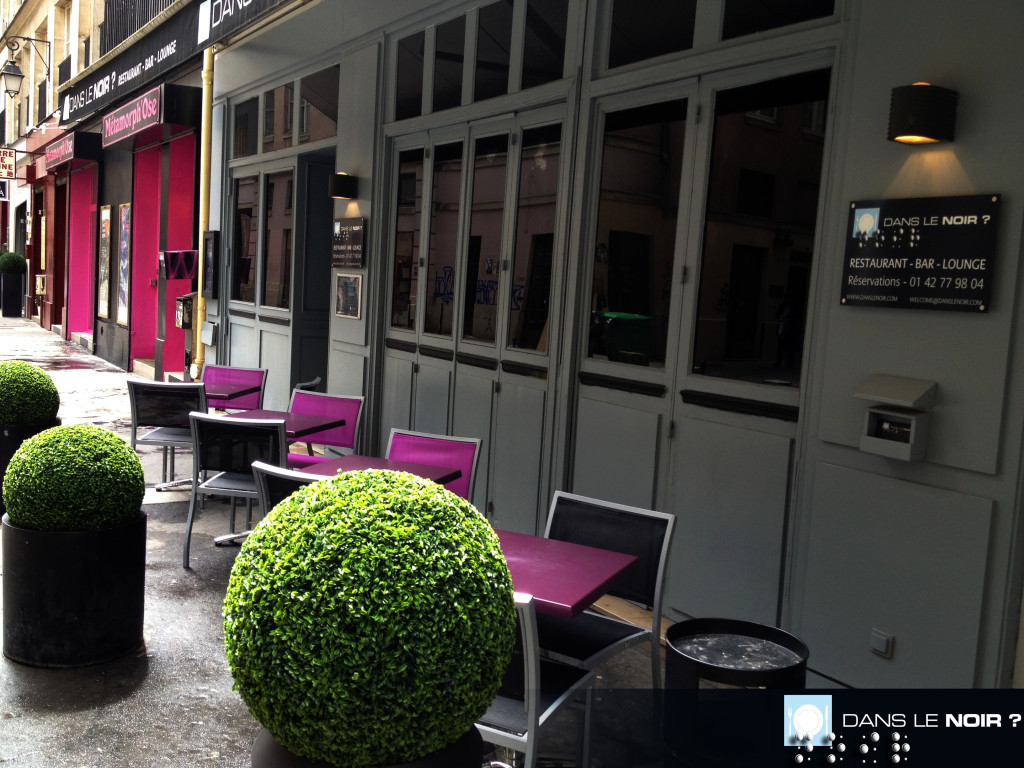 restaurant insolite à paris - dans le noir