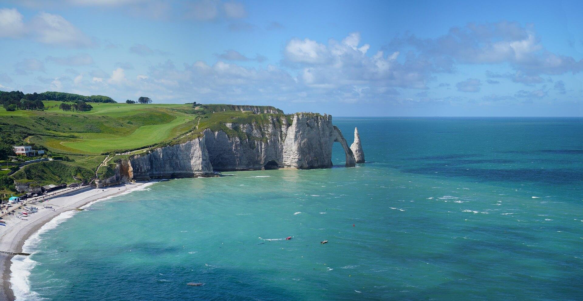 Hotel A Etretat Bord De Mer Detective Hotel à Étretat, France à partir de 101 € : Offres, avis, photos  | momondo