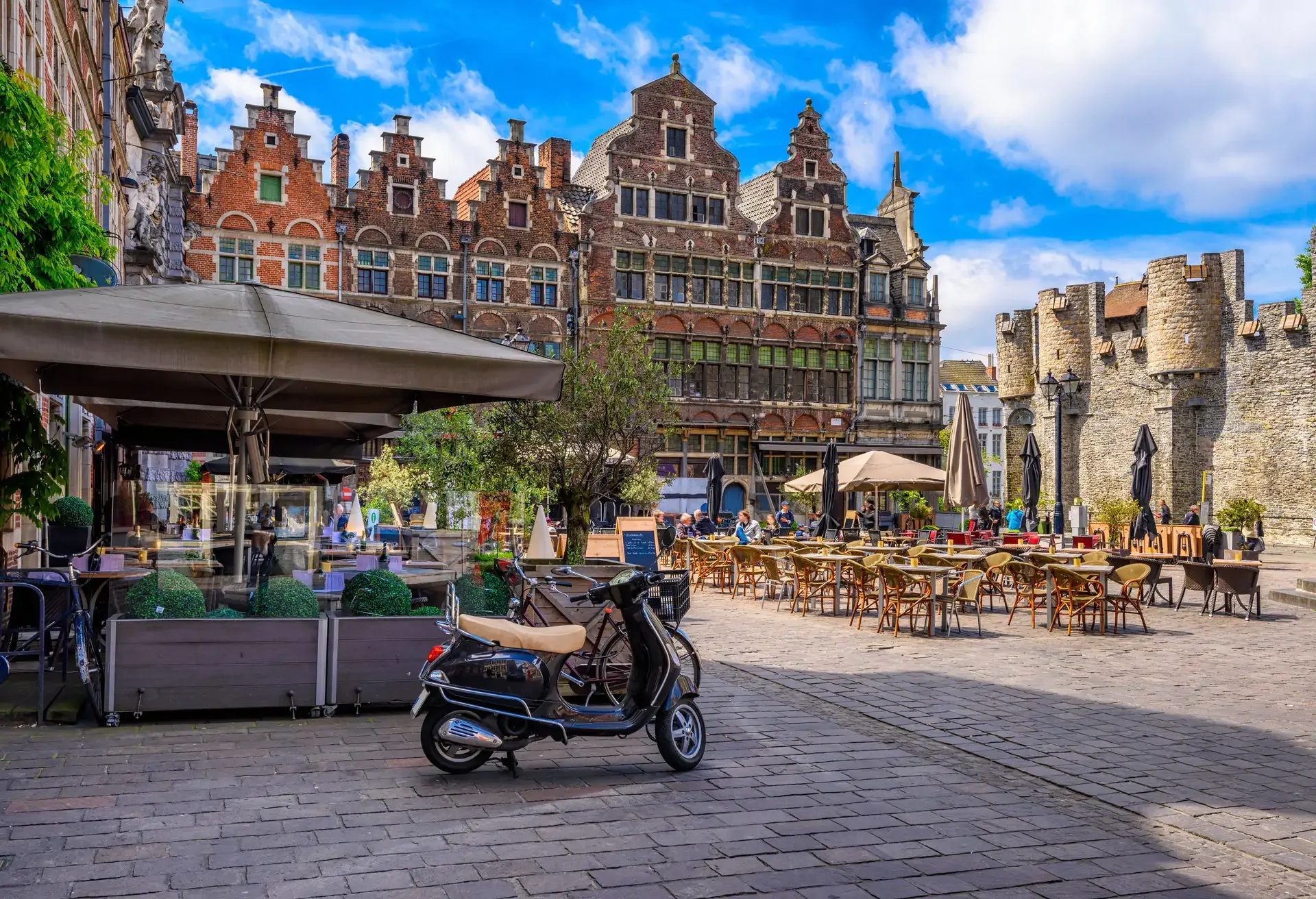 Majestueuse tout en restant très accessible – la jolie ville de Gand