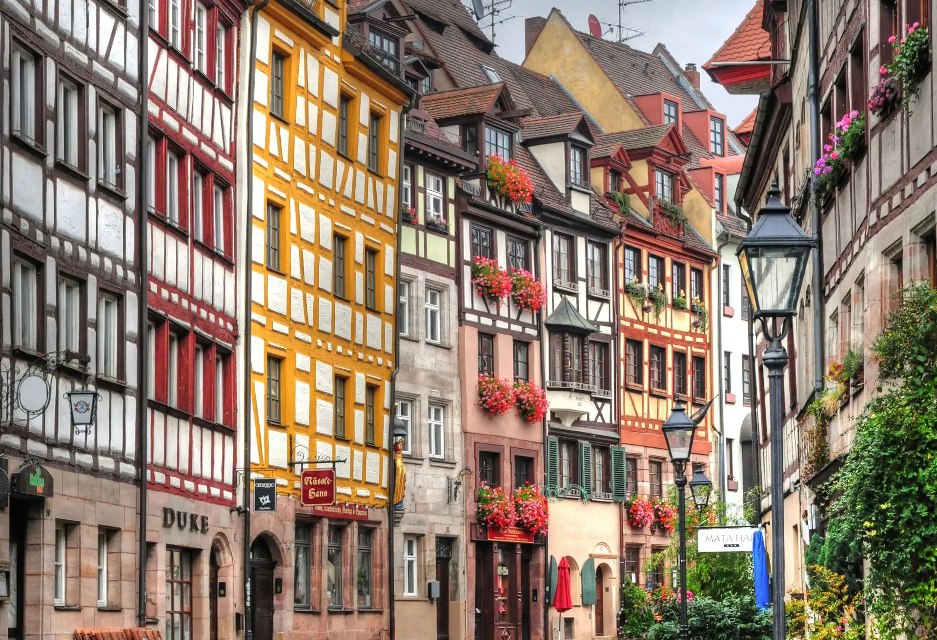 Arpenter Weissgerbergasse, c’est un peu comme entrer dans un conte de fées