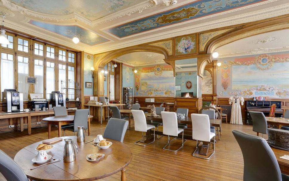 Restaurant Photo