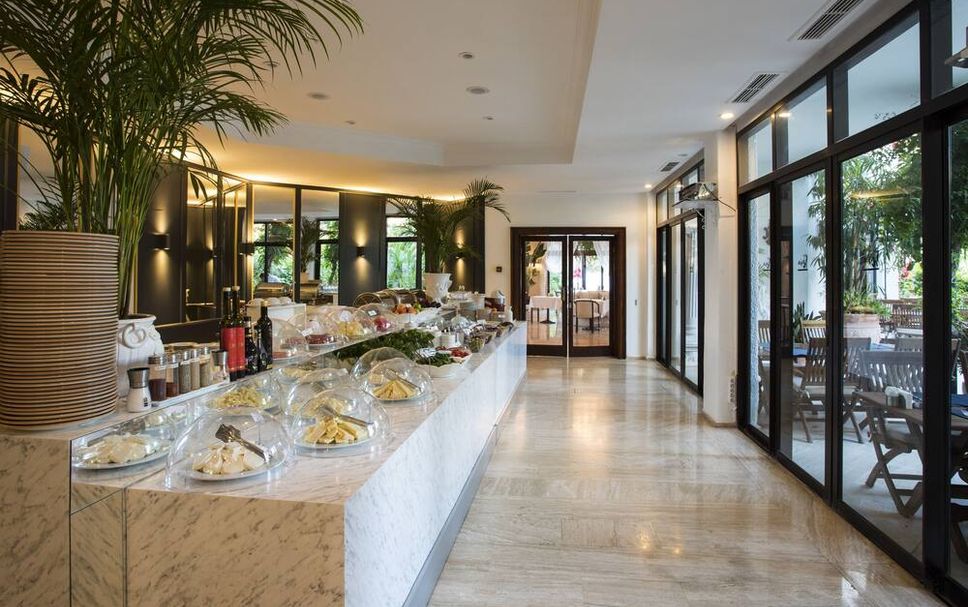 Buffet Photo