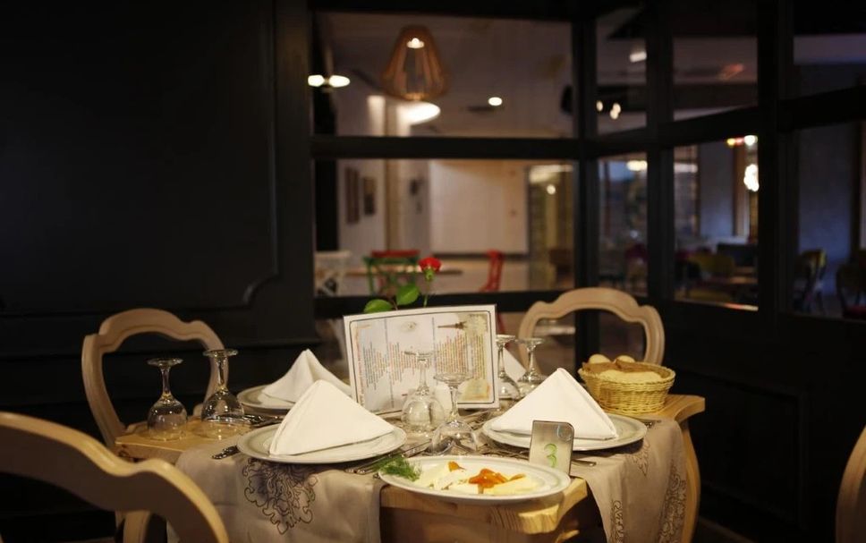 Restaurant Photo