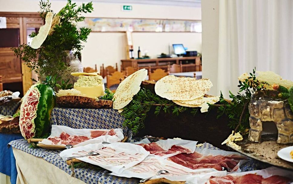 Buffet Photo