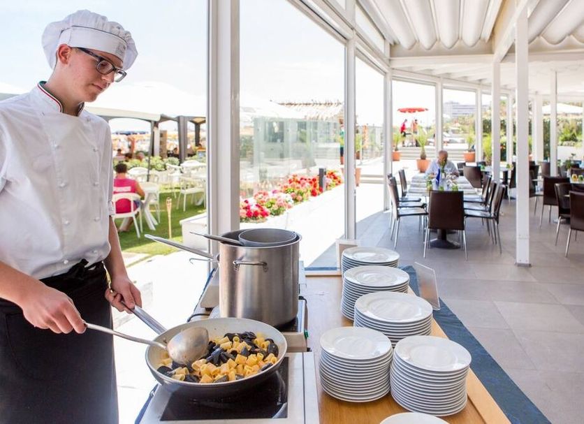 Buffet Photo