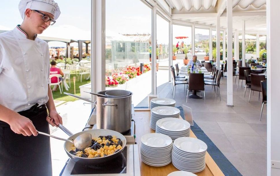 Buffet Photo