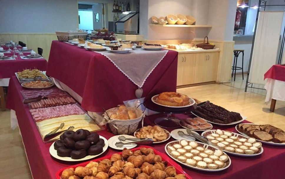 Buffet Photo